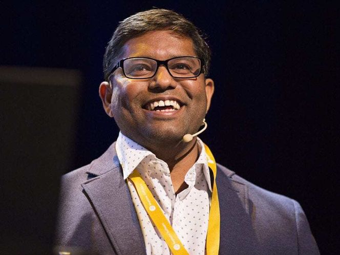 Aravinda Boyapati kommer for å fortelle hvordan Johnson & Johnson har sydd sammen mange forskjellige systemer med Neptune DX.