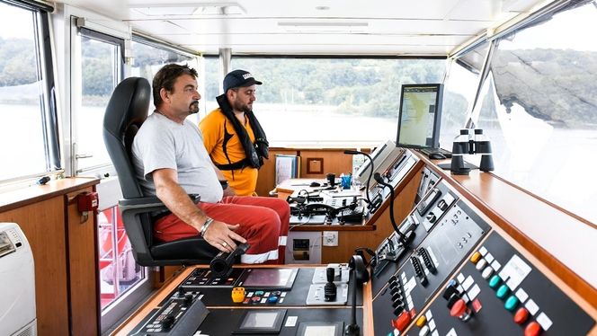 Franske CFT operer en rekke motoriserte lektere på elver (inland waterways). Nå vil de bli først med hydrogendrevet «push barge» i 2021. Foto:  Sogestran Group/CFT