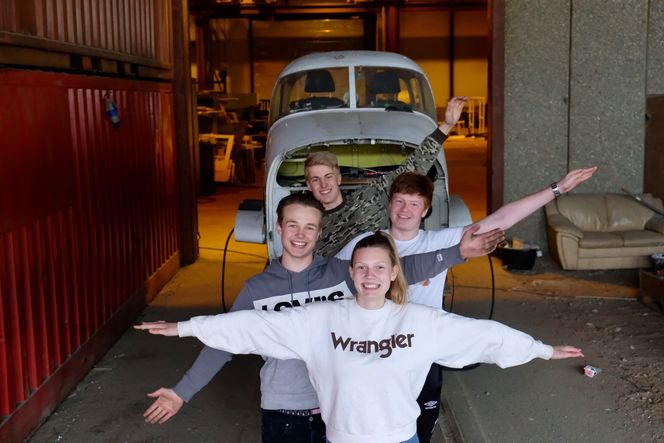 De er 17 år gamle og allerede ettertraktet: Camilla Hugøy, Victor Urnes, Erik-Tobias Sletteland og Hans Anders Gjerland. Foto: Heidi Hattestein