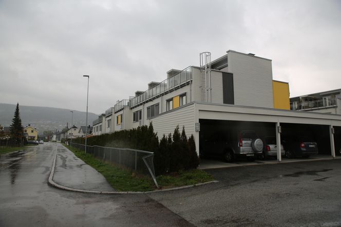Strømsgodset hageby ligger et steinkast fra Gulskogen senter, som også har fått store setningsskader. Foto: Ida Oftebro/Teknisk ukeblad
