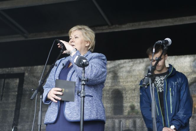 Statsminister Erna Solberg møtte spredt buing og tilrop. Men sier regjeringen gjør mye. Foto: Erik Martiniussen