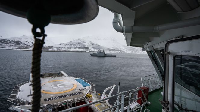 Kystvaktskipet Svalbard og Sysselmannens skip Polarsyssel er uvurderlige ressurser i beredskapen på Svalbard. Foto: Eirik Helland Urke