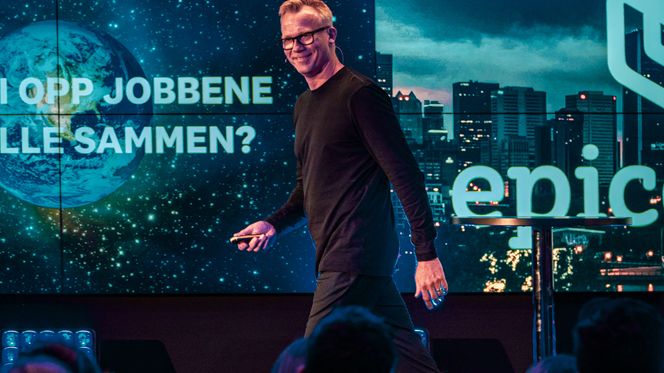 Petter Gulli fra 12 Years avsluttet talerekken med et engasjert innlegg om klimasaken. Foto: Marcin Ptak/Epicenter