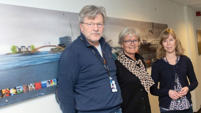 Sintef er opptatt av å få en bærekraftig, sirkulær produksjon ved at man kan reprodusere viktige næringsstoffer. Det handler kort fortalt om å dyrke optimalt og mest mulig sirkulært med minst mulig tap. Her er Jan Ove Evjemo, Marit Aursand (ansvarlig for den tverrgående satsingen innen Agri og matindustri i Sintef) og Inger Beate Standal avbildet i Sintef sine lokaler på Brattøra i Trondheim. Foto:  Håvard Zeiner