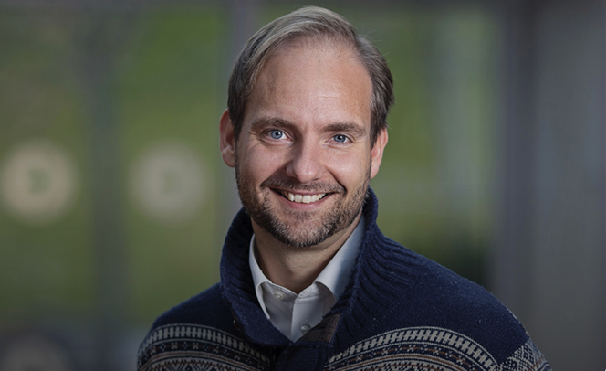 The Global Burden of Disease Study involverer rundt 3500 forskere fra hele verden, i en studie som skal lære oss hva folk dør av. NTNU-professor Terje Andreas Eikemo vil tilføre et nytt parameter: Utdanning. Hva utdanningsnivå betyr for deg og din familie. Foto:  Elin Iversen