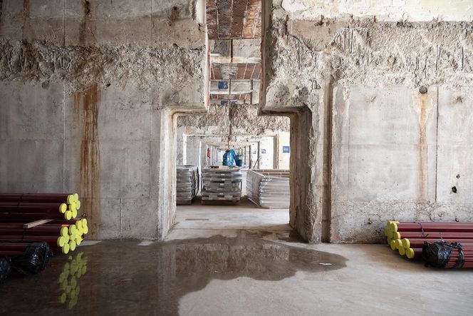 Selv de innvendige veggene i ubåtbunkeren Martha er svært solide. Bildet er tatt under den pågående ombyggingen. Foto: Interxion