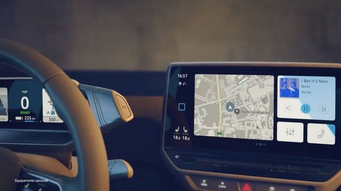 Flere VW-agenter la ut en promovideo som viste interiøret på ID.3. Videoen ble raskt fjernet. Skjermbilde: Promovideo fra VW