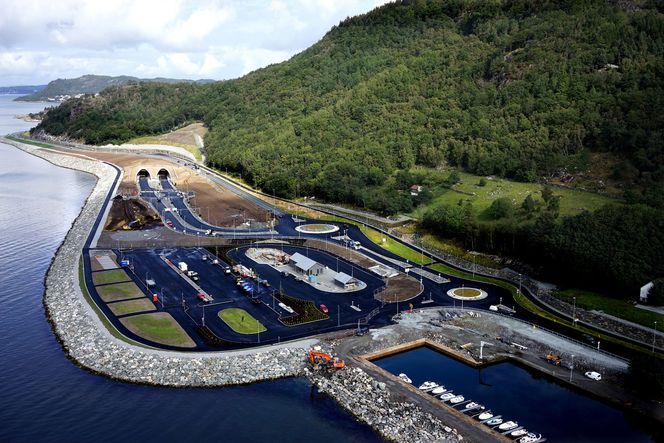 Dronebildet viser den nye terminalen på Solbakk. Foto:  Øyvind Ellingsen, Statens vegvesen