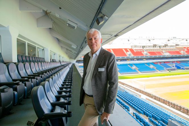 Overingeniør Bjørn Aas ved Senter for idrettsanlegg og teknologi mener alle må ta sin del når hele samfunnet skal kutte utslippene av mikroplast. Også fotballen. Foto: Mona Strande