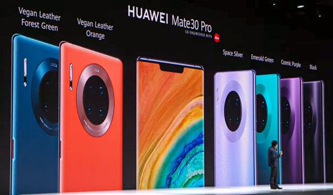 Fargerikt: Huawei Mate 30 Pro kommer i flere farger og to har bakside i lær. Foto: Huawei