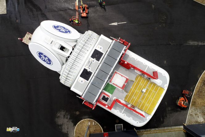 Verdens største: Her sees turbinen med dekk for kontroll- og vedlikeholdsarbeid - sett ovenfra. Foto:  GE Renewable Energy