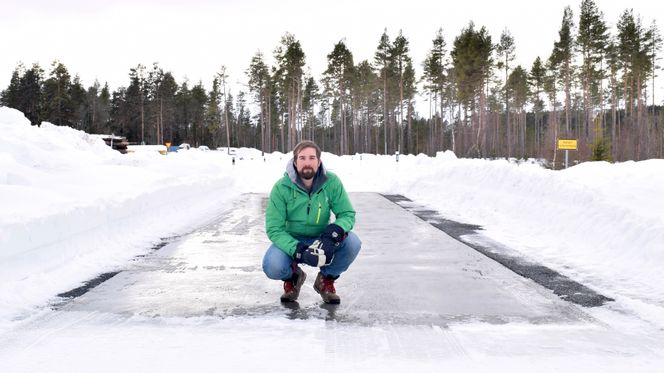 Styring: Josef Johnsson er i ferd med å avslutte sitt doktogradsarbeid ved Chalmers Tekniska Högskola knyttet til E39 og behovet for isfrie veier. Han har arbeidet med styringssystemet som måtte utvikles fra bunnen. Foto:  Chalmers Tekniska Högskola