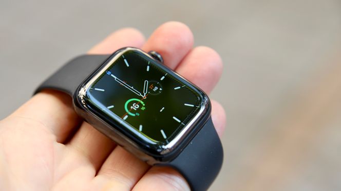 OLED-skjermen fungerer veldig godt selv i sollys. Foto:  Kurt Lekanger