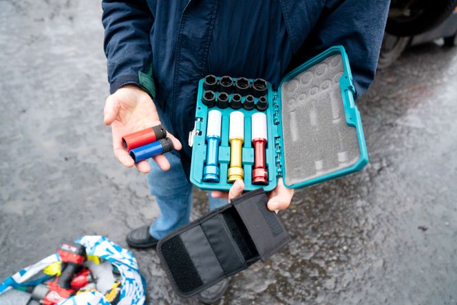 Bruk gode kraftpiper: Gode kraftpiper, som disse fra Bosch og Makita, er å anbefale. Stålet er utmerket og plasten gjør at de ikke lett kiler seg i trange fordypninger i felgene. Foto: Eirik Helland Urke