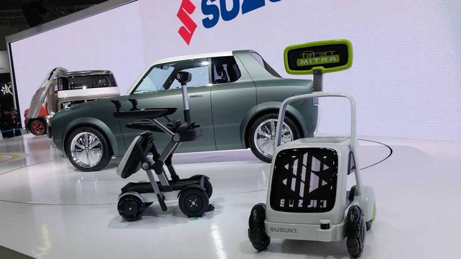 Mobilitetshjelpemidler i form av gåstoler. Foto:  Felix Björklund