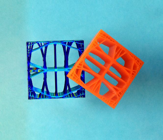 Figur 1. Øverst: Geometrien til en enhetscelle. Midten: Simulering som viser mekaniske spenninger for et optimalisert design. Nederst: 3D-printede prøver.
