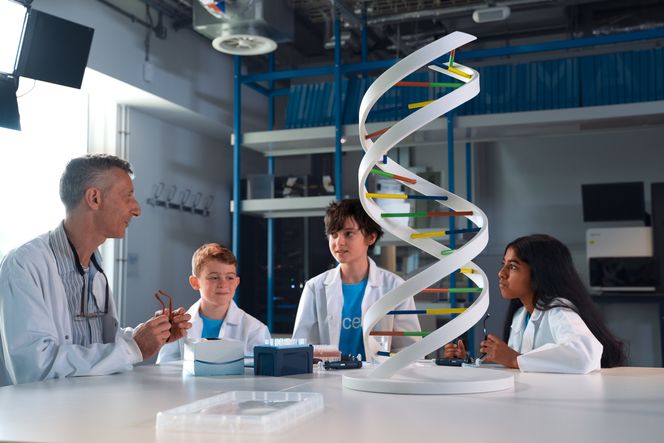 Barnerettighetene lagres i DNA av UNICEF for å fremheve dens betydning og sikre at innholdet er tilgjengelig i all overskuelig fremtid. Foto: EMBL’s European Bioinformatics Institute