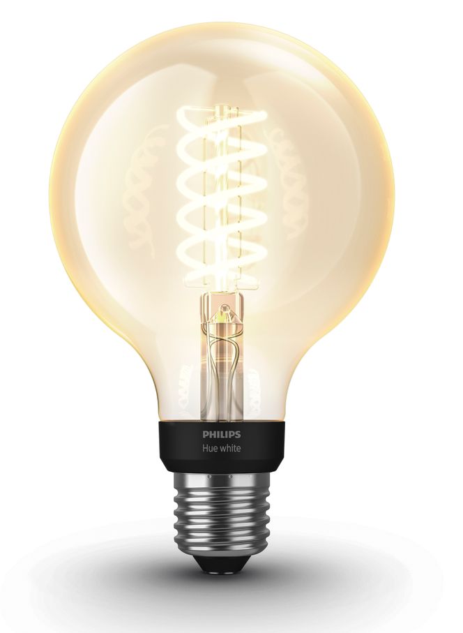 Retro: Hue Filament E27 ser ut som en gammel glødetråd, men det er en LED-lampe som har fått en diode og fosfor formet som en glødelampe. Foto: Signify