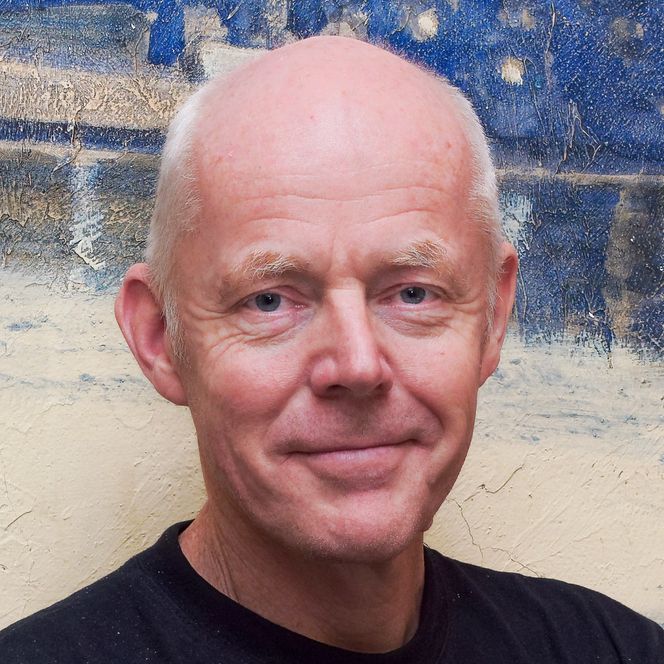 Rektor Ole Gustavsen ved AHO begynte for fem år siden, og er nå i sin andre åremålsperiode. Han har 20 år bak seg i Snøhetta, 13 av dem som administrerende direktør. Nå fremmer han generalistene fremfor spesialistene, og sier AHO har styrket undervisningen i byggteknikk uten å bruke egne kurs med studiepoeng. Foto: Joachim Seehusen