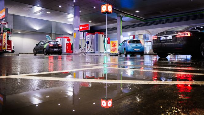 På Alexander Kiellands plass har Circle K fjernet drivstoffpumper og erstattet dem med hurtigladere. Foto: Eirik Helland Urke