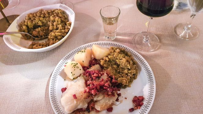 Deilig: Det er ulike meninger om lutefisk er deilig eller ikke. Men norsk julemat er det, uten tvil. Foto: John-Erik Haugen