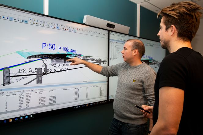 Planleggingen av prosjektet foregår ved hjelp av 3D-modeller, og i tett samarbeid mellom prosjekterende, entreprenør og byggherre i såkalte Big Rooms. Fra venstre Alexander Mosbakk og Eirik Bolstad i Peab Anlegg. Foto: Powel