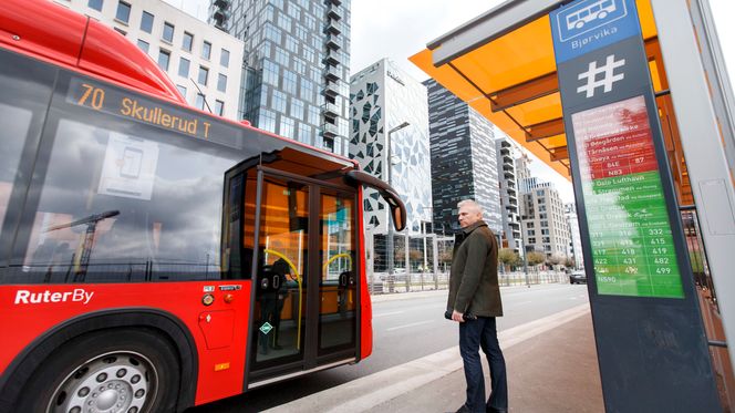 Tenk deg at Ruter eller Kolumbus legger merke til at du er på vei hjem: Da kan kollektivselskapet dele data med energiselskapet ditt, som skrur opp varmen i leiligheten din. Hvis det er en tjeneste du ønsker, altså. Bilde: Gorm Kallestad / NTB scanpix