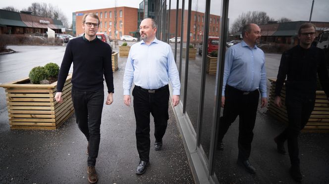 Liten pause i lang dag Hver dag er tusenvis av nordmenn på etter- og videreutdanning. Her er to av dem på vei til lunsj, Bjarte Nesse og Per Gunnar Eklund. Foto: Eirik Helland Urke