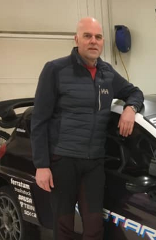 – Den er fælt rask, sier Nils Reimers i Holten Motorsport om den nye elektriske rallycrossbilen. Foto: Holten Motorsport