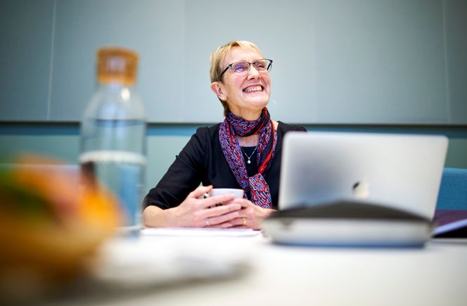 Kan fortsette: Anne Borg er ansatt for 5,5 år og kan også søke om fire nye år. Ifølge ansatte, er hun flink til å skape god stemning. Foto:  Ole Martin Wold