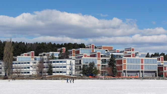 En ansatt ved DNV GL og en ansatt i Elkem er bekreftet smittet av koronaviruset. Arkivbildet viser DNV GLs lokaler på Høvik i 2015. Foto:  Marianne Løvland / NTB scanpix