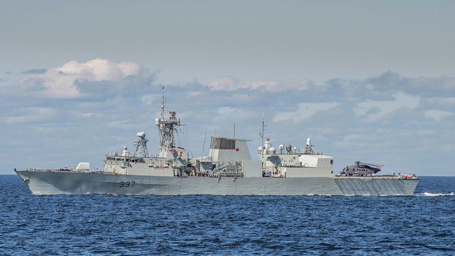 HMCS Fredericton deltar i Nato-styrken SNMG2 og har lagt til kai i Taranto i Italia etter helikopterulykken i forrige uke. Foto: Det kanadiske forsvaret