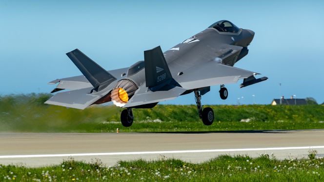 F-35A tar av fra Ørland 11. juni.  Foto:  Martin Giskegjerde / Forsvaret