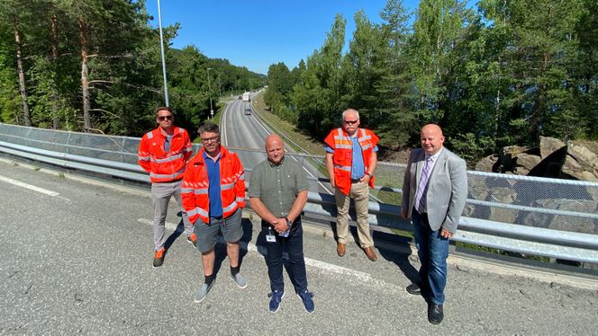 Planleggingsleder Jon Rabben Lundby, Statens vegvesen Rv4 Hunndalen-Mjøsbrua, seniorrådgiver Ole Seegaard Statens vegvesen, plansjef Lars Engelien, Gjøvik kommune, prosjektleder Odd Johansen, SVV rv4/E16 Valdres og ordfører Torvild Sveen i Gjøvik kommune Foto:  Statens vegvesen