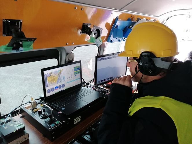 Via en bakkestasjon kan helikopteret styres rundt på oppdraget med langtrekkende styresystemer, blant annet satellitt. Foto: Aersea