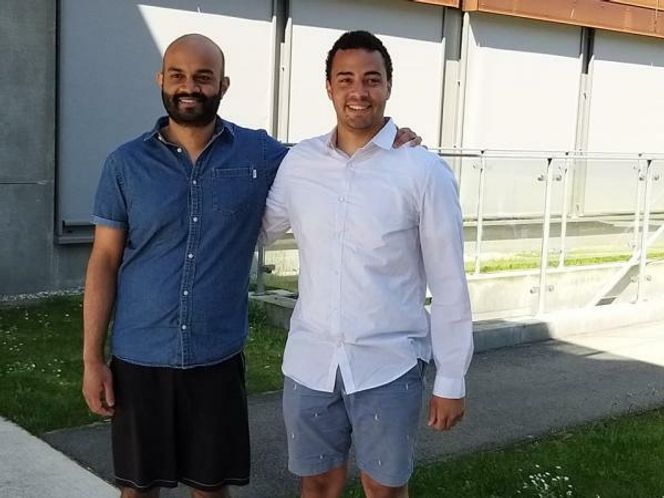 Ruben Baskaran (til venstre) og Karim Møller har utviklet en app for automatisk å beregne temperaturforskjellen mellom nesetippen og øyekroken med et termisk kamera. Foto:  SDU