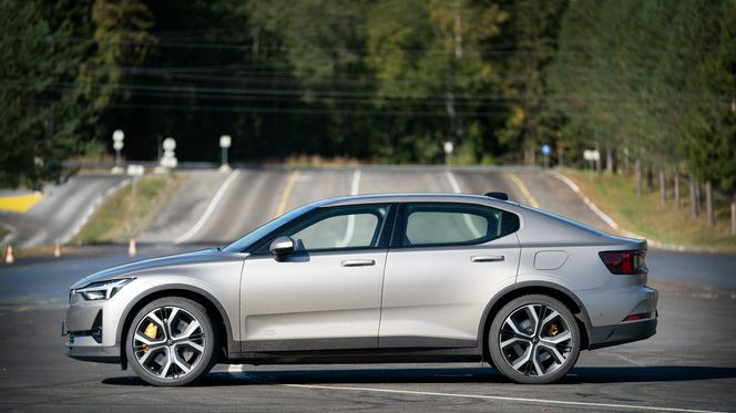 Polestar 2 er en stilig bil med høyt forbruk. Foto:  Eirik Helland Urke