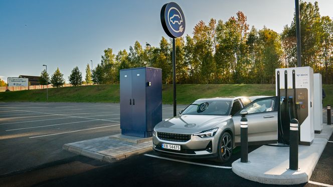 Sammen med Tesla er Polestar det eneste «rene» elbilmerket som ligger høyt på salgsstatistikkene, med sin Polestar 2. Vi har også testet infotainmentsystemet – som imponerer. Foto: Eirik Helland Urke
