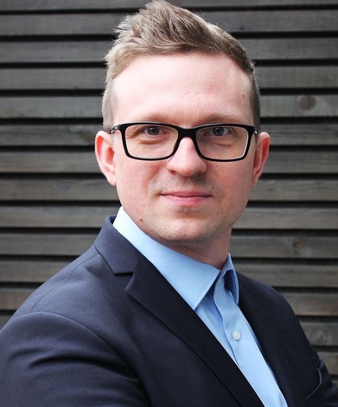 Viktor Frik, Aize