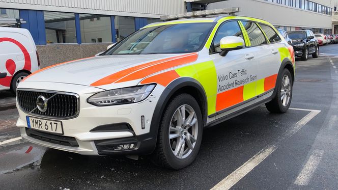 Volvo har en egen havarikommisjon som undersøker alvorlige ulykker med Volvoer. Her er en av havarikommisjonens biler på fabrikken i Torslanda, utenfor Gøteborg. Foto: Mathias Klingenberg