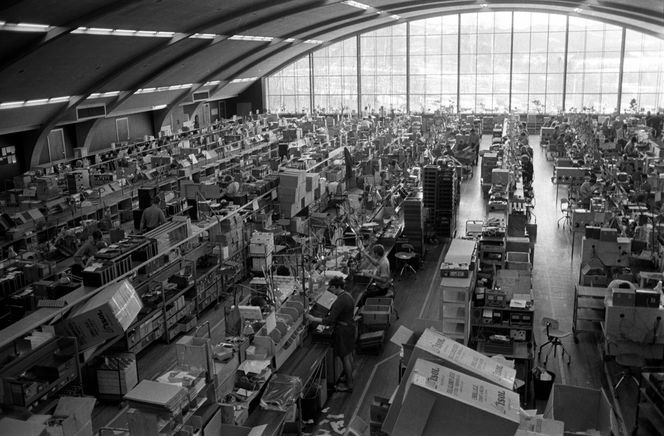 Produksjonshallen ved Tandberg radiofabrikk, 1969. Foto: Erik Thorberg, NTB