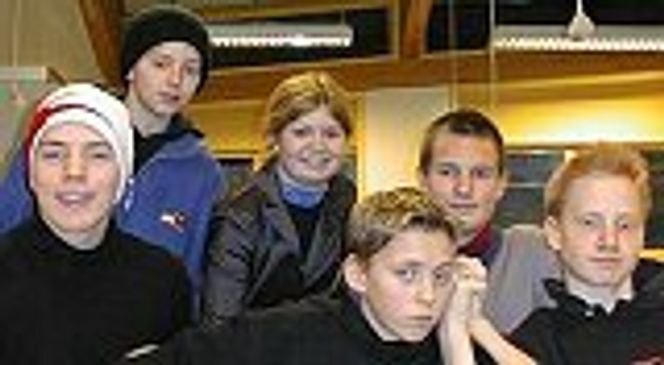 Jacob Grimsrud, Jørgen Hageselle, Ninni Staff, Aksel Øyri, Andreas Myre og Fridtjof Stalsberg, elever ved Midtstuen skole.