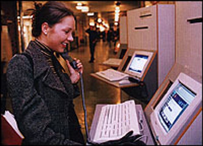 Student prøver IP-telefon.