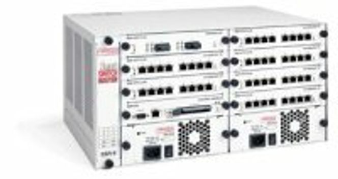 Cabletron SmartSwitch Router SS8 med åtte brønner.