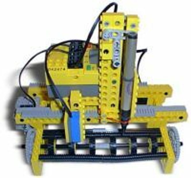 Plotter laget med Lego Mindstorms-brikker.