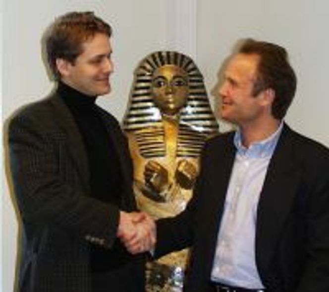 Alexander Arnesen (t.v.) og John Arne Medalen (t.h.). Vedkommende i midten er ikke identifisert. Foto: Pål Leveraas