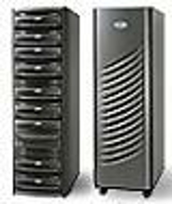 EMC Symmetrix DMX 800 (til venstre) og DMX 1000.