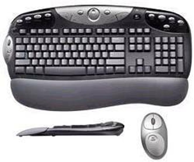 Mus og tastatur: Logitech Cordless Desktop Optical.