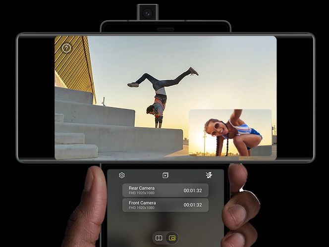 I stedet for å lansere brettemobil kommer LG med en egen variant for å øke skjermarealet. Man kan ganske enkelt vri ut «kjelleren» i telefonen og få to til dels uavhengige skjermer. Foto: LG