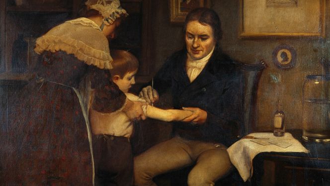 Legen Edvard Jenner fikk tak i en 8-åring fra de lavere klasser og smittet ham med kukopper fra en budeie ved å skrape puss inn i huden. Seks uker senere gjentok han behandlingen, men med ekte kopper. Gutten ble ikke smittet. Foto: Oljemaleri av Ernest Board/Wellcome Collection